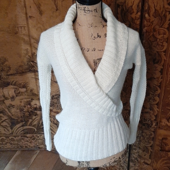 Super soft Holiday sweater Loft XS - Picture 2 of 6